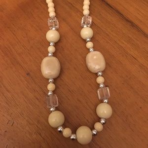 Cream & Silver Necklace 🎉2 for $7🎉